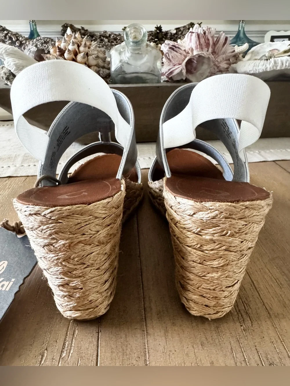Tommy Bahama/OluKai Lile Wedge Sandals, Silver/White, NWT, Women’s Size 9